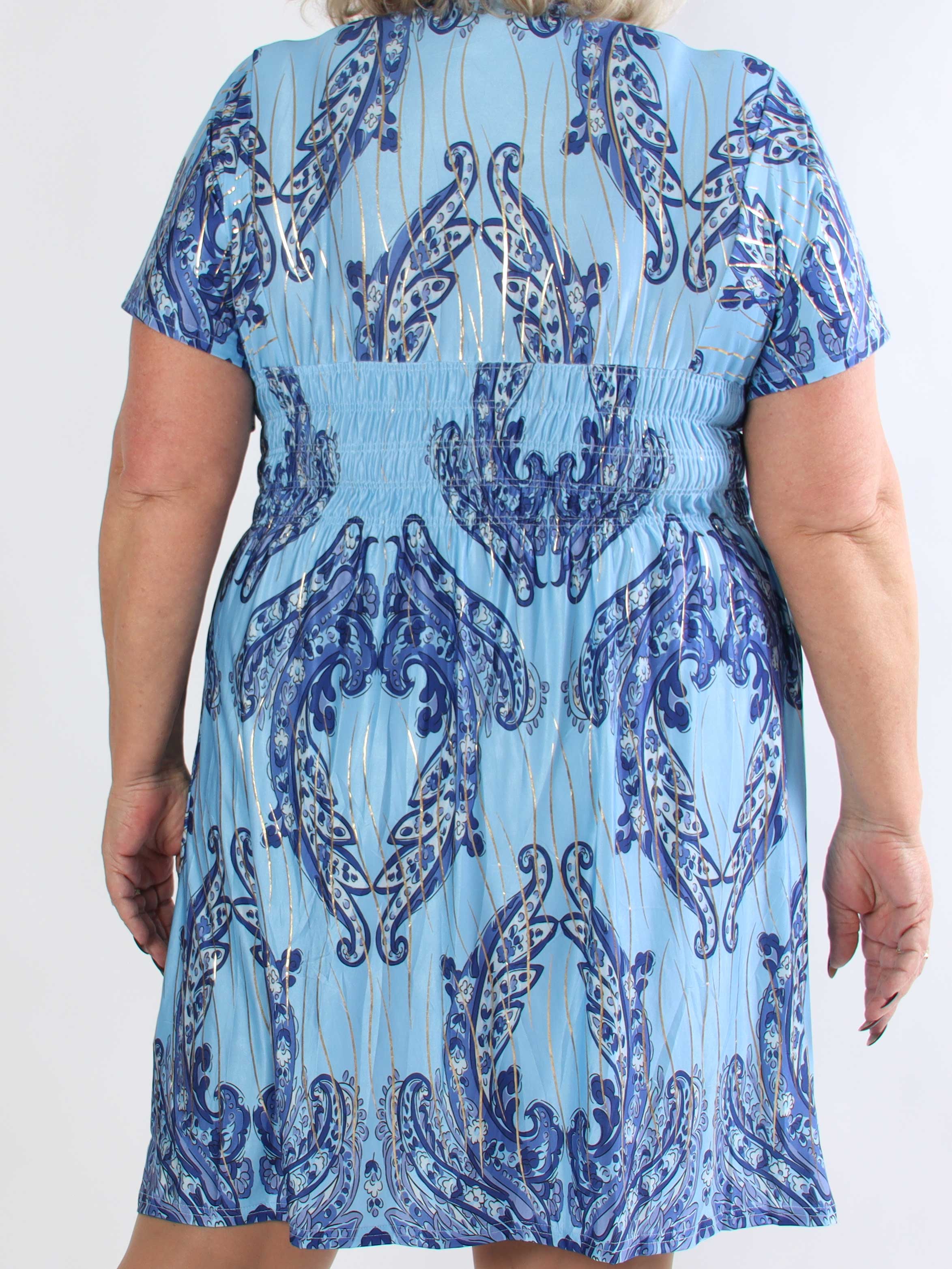 Pams Decor Short - Plus size kjole med fine mønstre og gyldne strejf